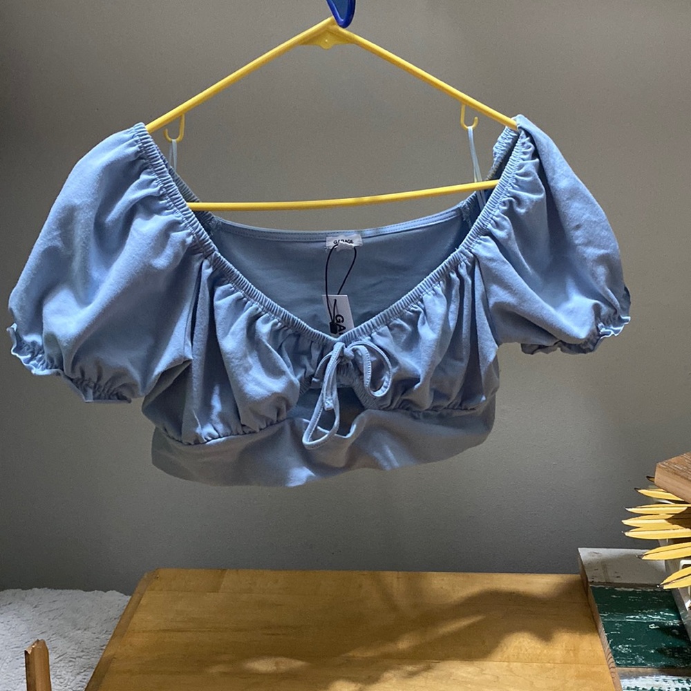 short sleeve, blue crop top, never worn, size M